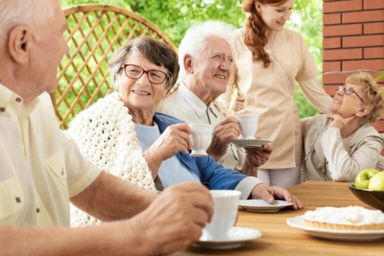 Exploring Elderly Living Options: Balancing Care, Freedom & Community